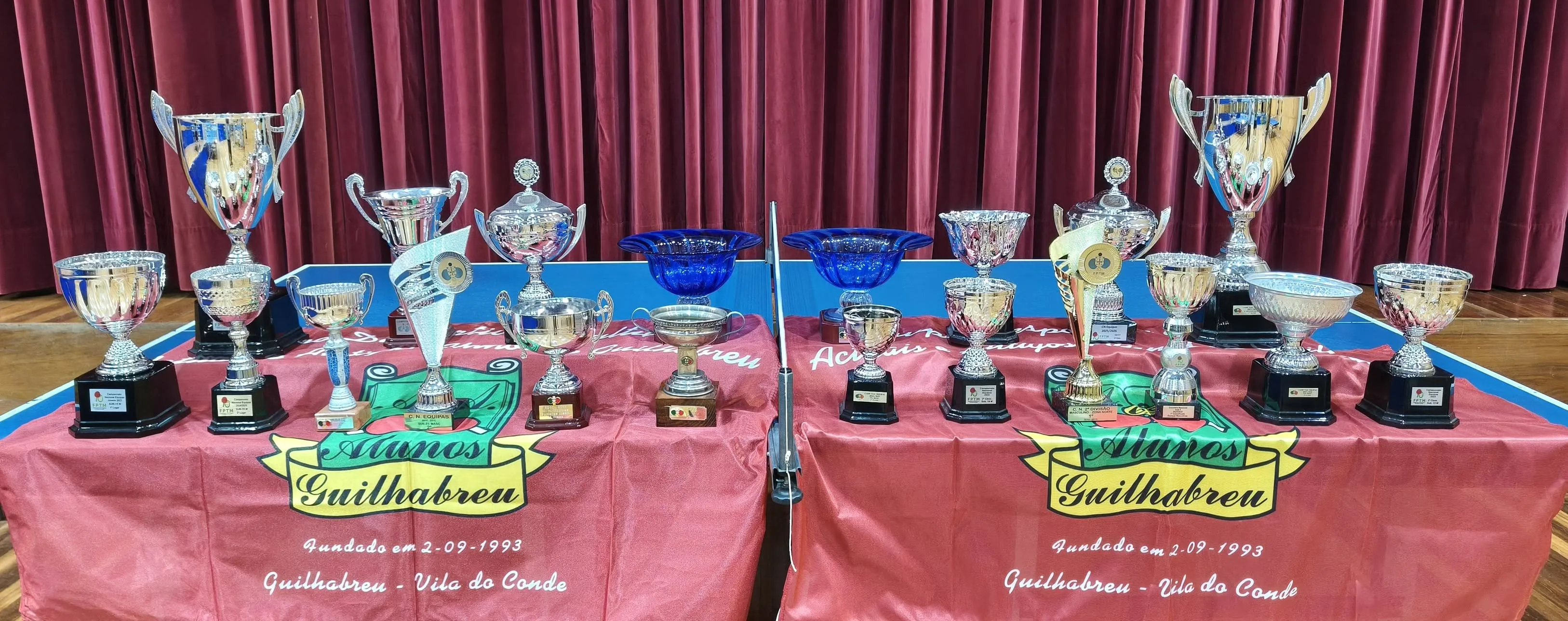 Trophies and club emblems of GDCAAA Guilhabreu